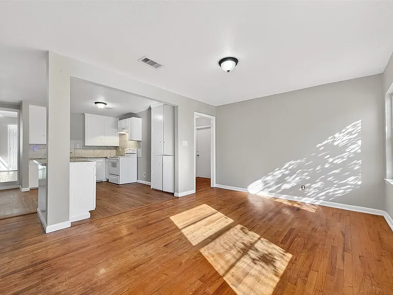 6127 Beldart St — Photo 4