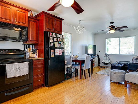 5th image of 613 Badger St #A