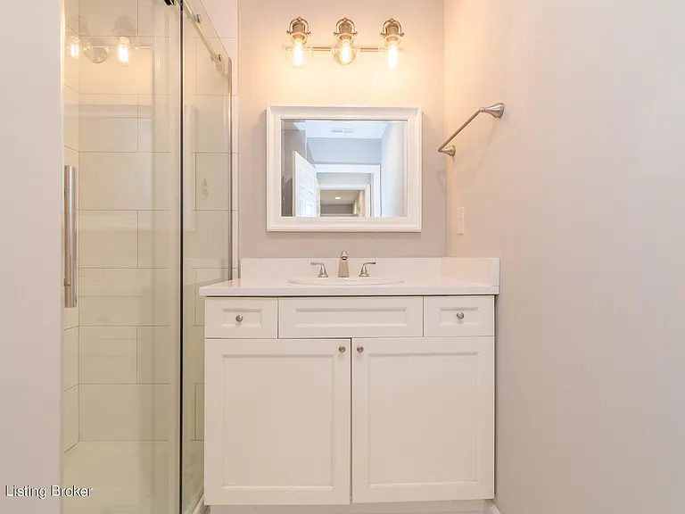 11502 Bellewood Garden Ct — Photo 24