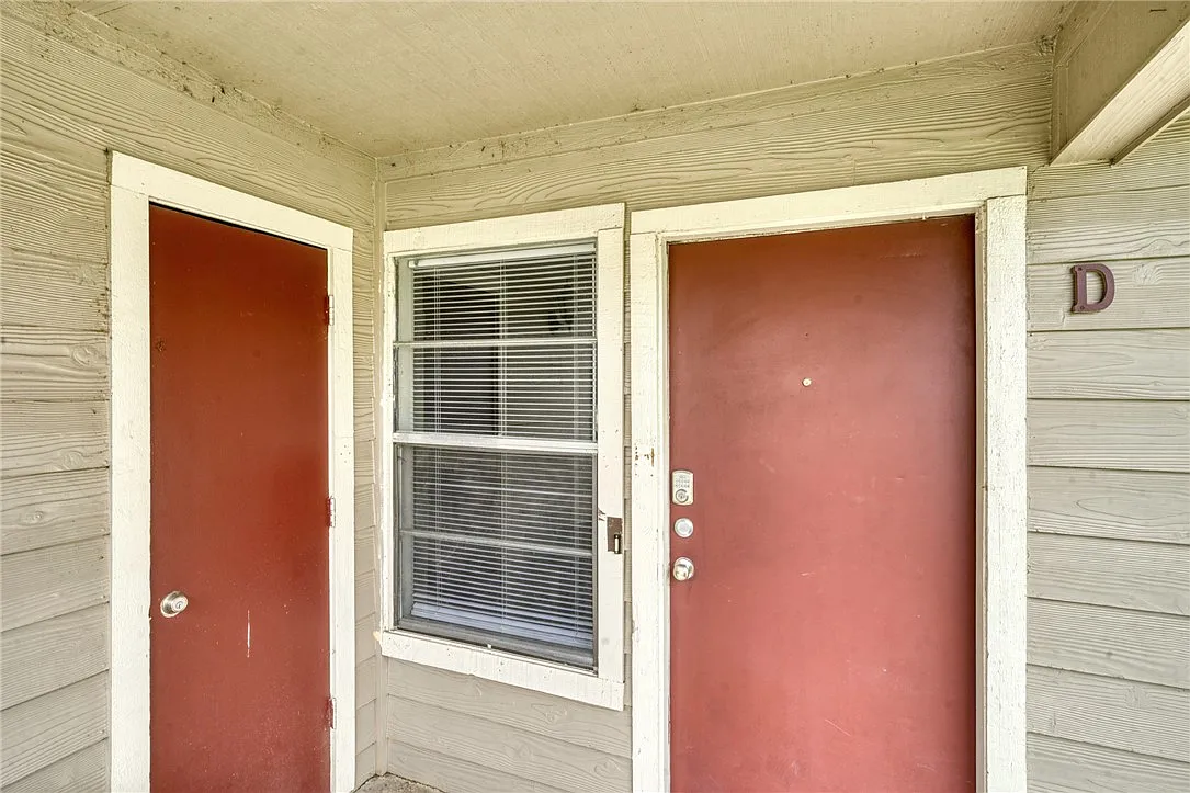 2 bed, 857 sqft, $925 — Photo 2