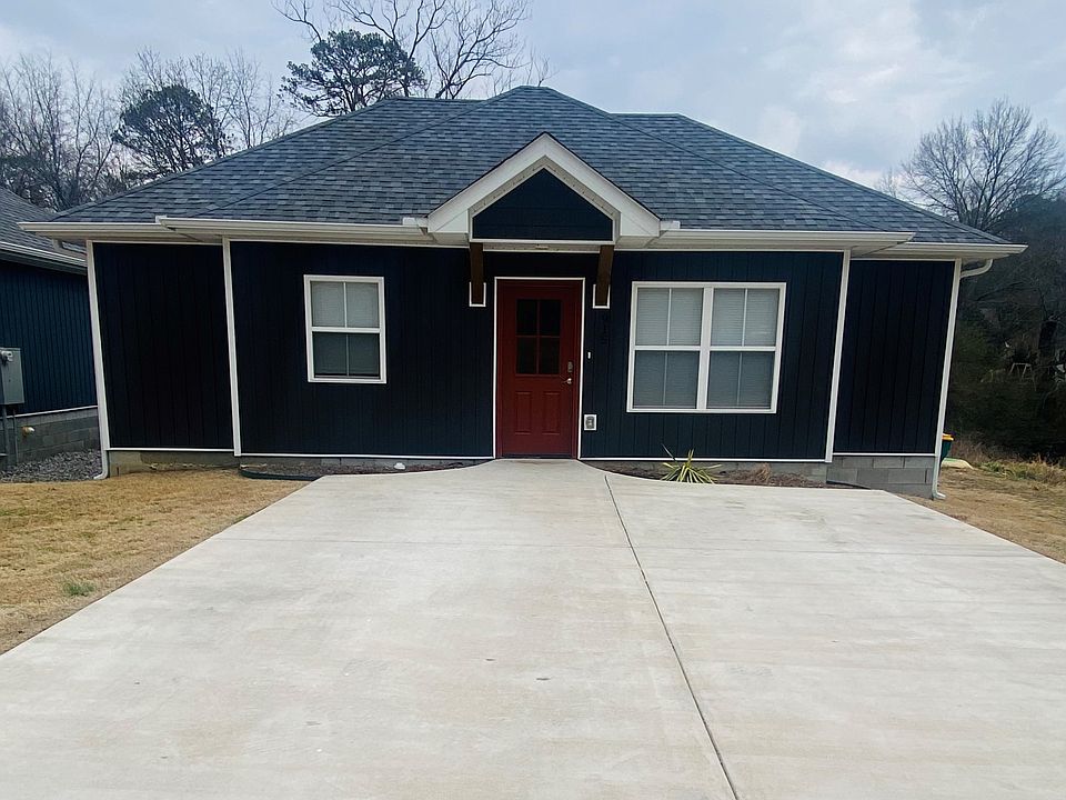 1st image of 915 Brookside Dr