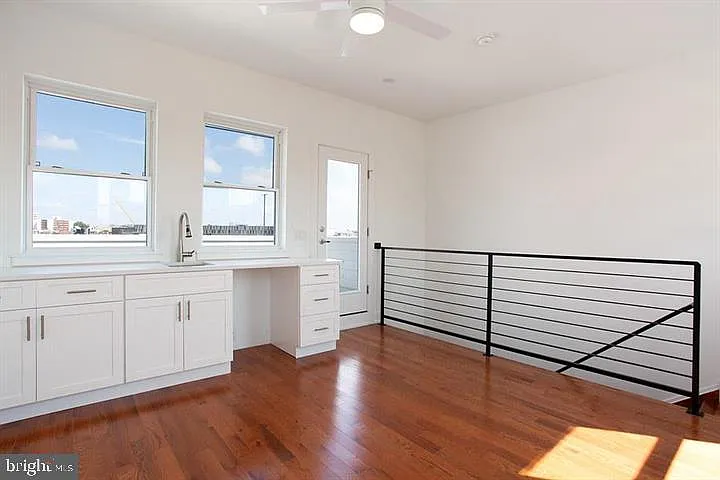 146 W Wildey St — Photo 24