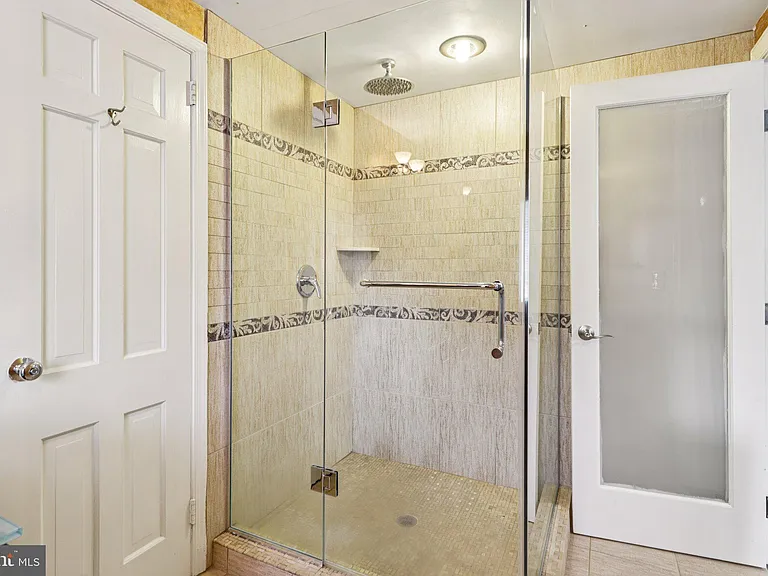 5301 Goldsboro Rd — Photo 46
