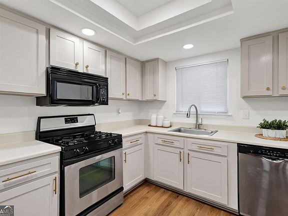 5th image of 2000 Stratford Pl SE