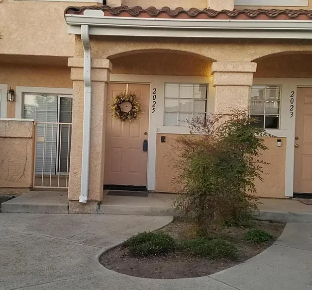 Blackberry Cir — Photo 1
