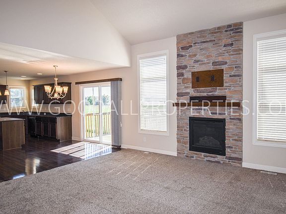 3rd image of 1420 SE Oxford Dr
