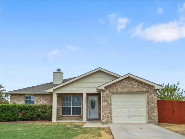3133 Autumn Run Dr, Forest Hill, TX 76140