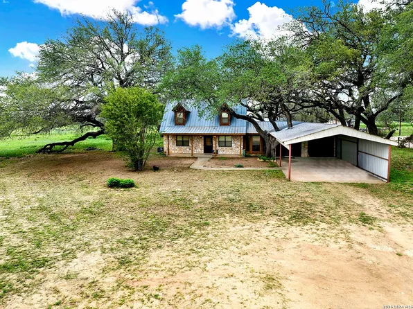 360 HORTON RD, Poteet, TX 78065