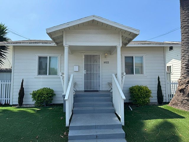 1st image of 1016 E La Palma Dr