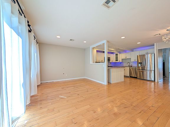 5th image of 230 Van Winkle St