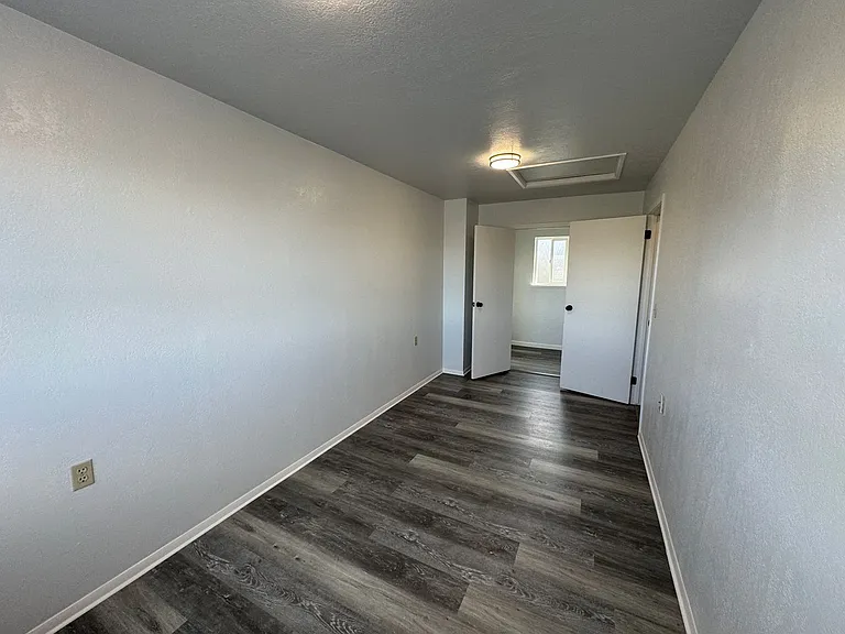637 SW 9th St — Photo 19