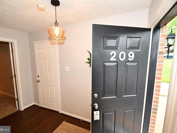 3rd image of 209 Blueridge Ct