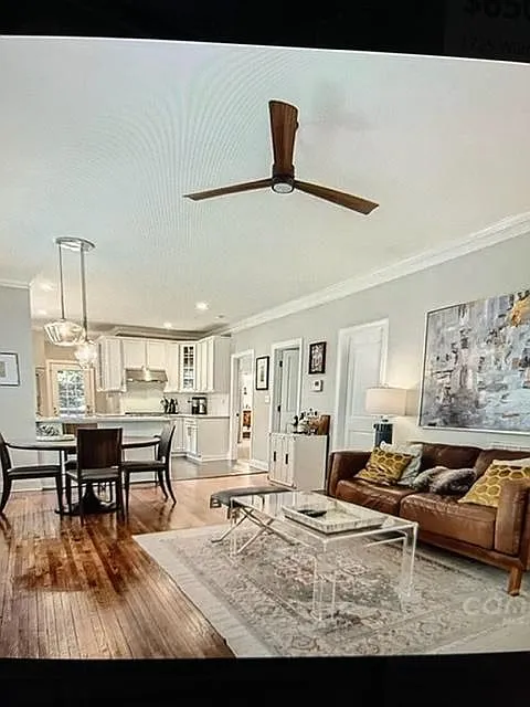3 bed, 1450 sqft, $4,200 — Photo 2