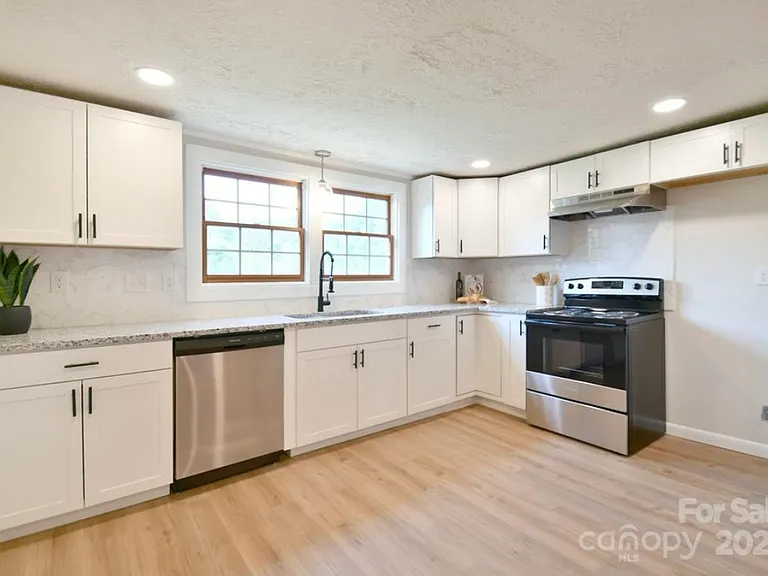 80 Sumner Ave NW — Photo 11