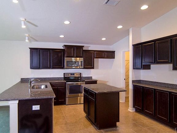 4th image of 5197 Peach Dr
