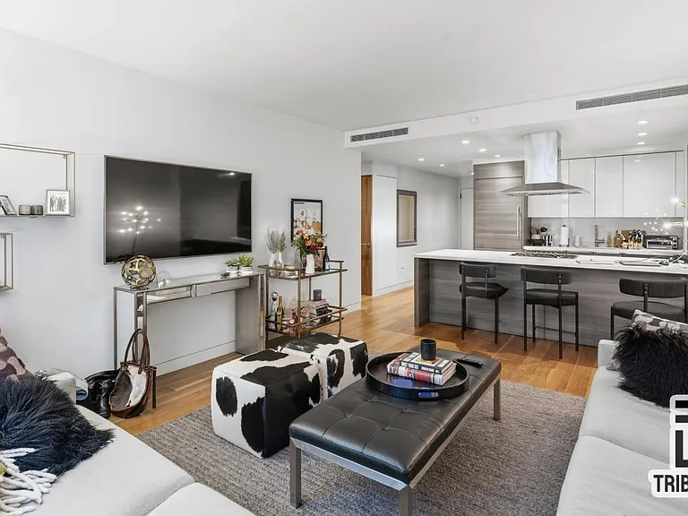 151 W 21st St #3A — Photo 3