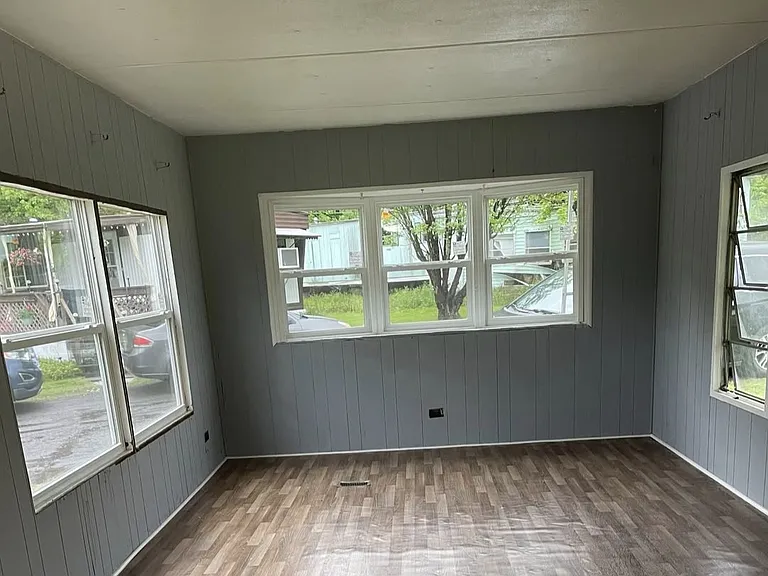 21 Dallas Mobile Home Park #21 — Photo 1