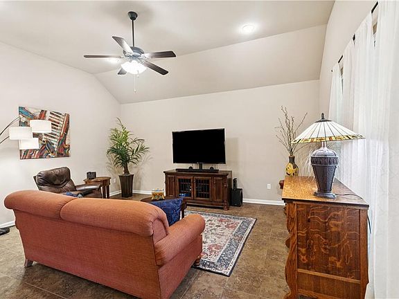 4th image of 312 Knoll Pine Cir
