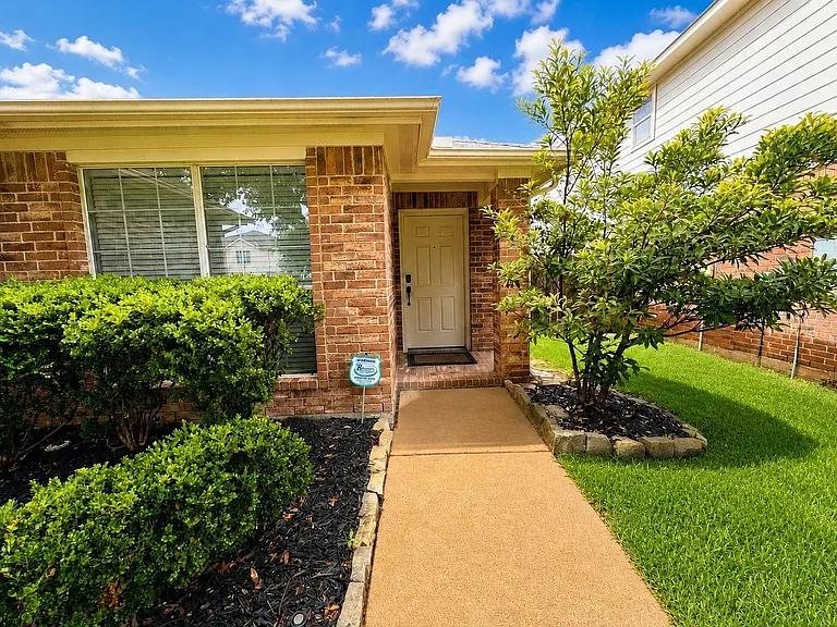1823 Strongs Ct — Photo 4