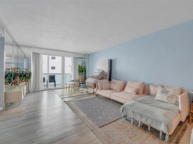 5001 Collins Ave #4E — Photo 7