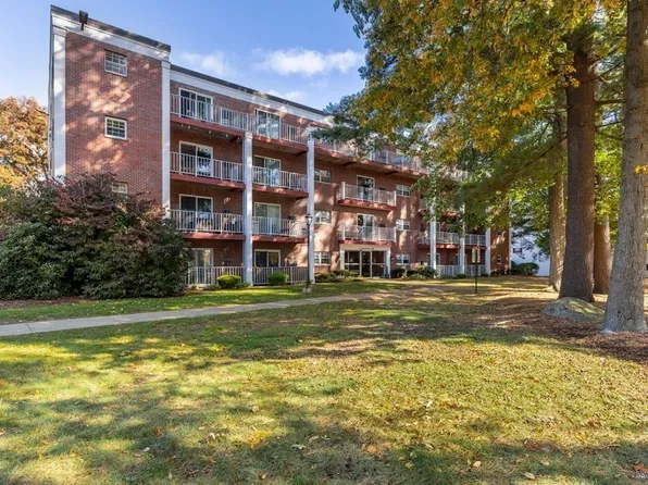 46 Greentree Ln APT 25, Weymouth, MA 02190