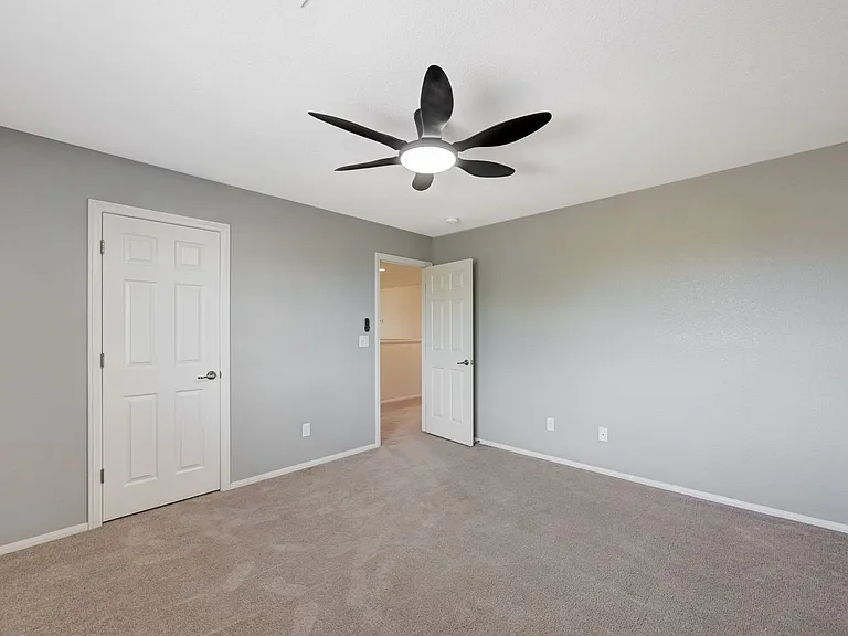 6637 Cliff Shore Ct — Photo 48