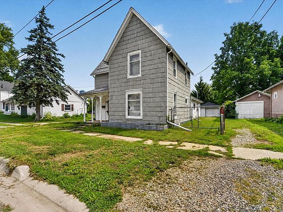 3rd image of 203 Brown St