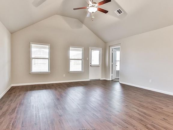 3rd image of 2026 Eagle View Dr