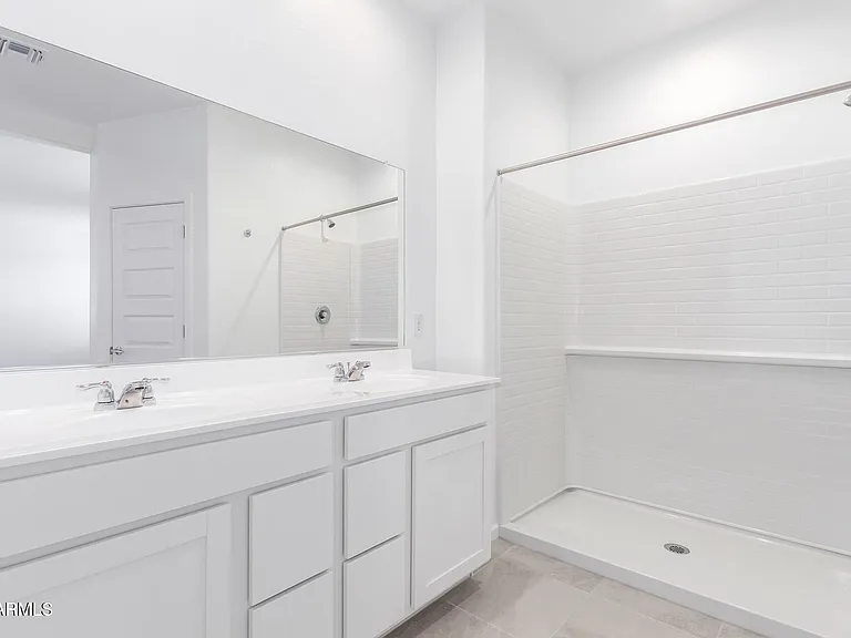 4522 S 127th Dr — Photo 16