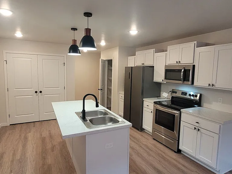 826-834 Thames Ct #1008 — Photo 54