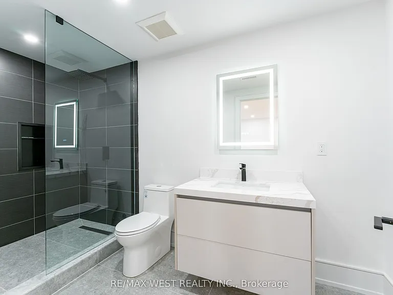 510 Wellington Cres — Photo 26