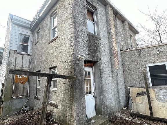 2nd image of 409 Flower St