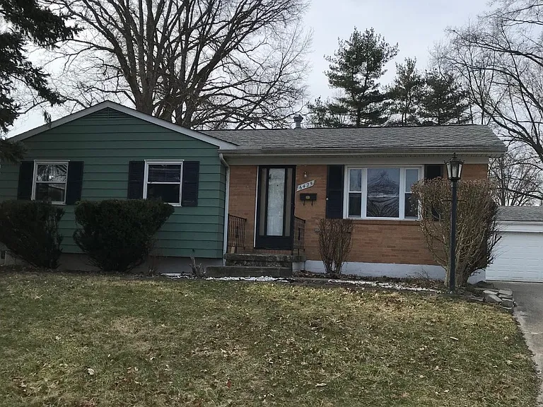 6425 Carriage Ln — Photo 1