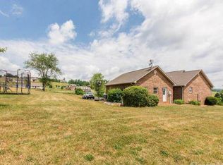 121 Richmond Ave, Surgoinsville, TN 37873