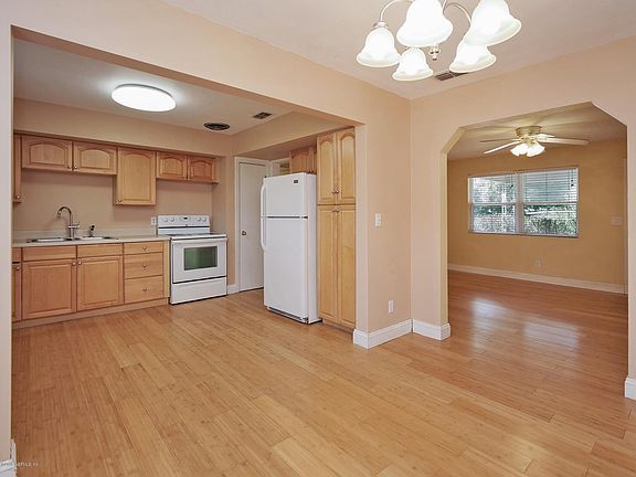 5th image of 2719 Herrick Dr