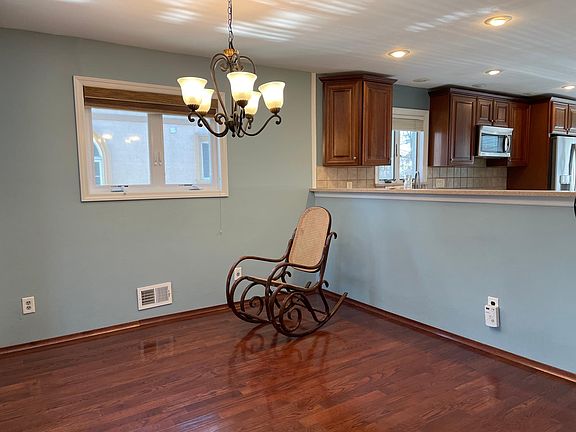 3rd image of 19 Leason Pl Floor 2