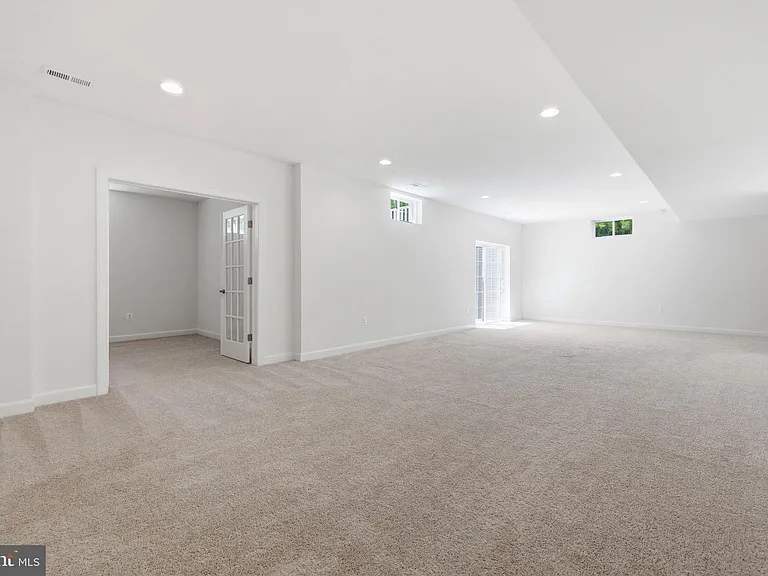 301 Kingdom Dr — Photo 99