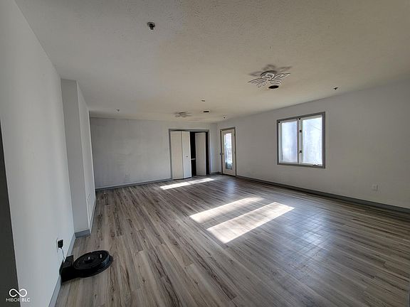 4th image of 153 White Oak Way
