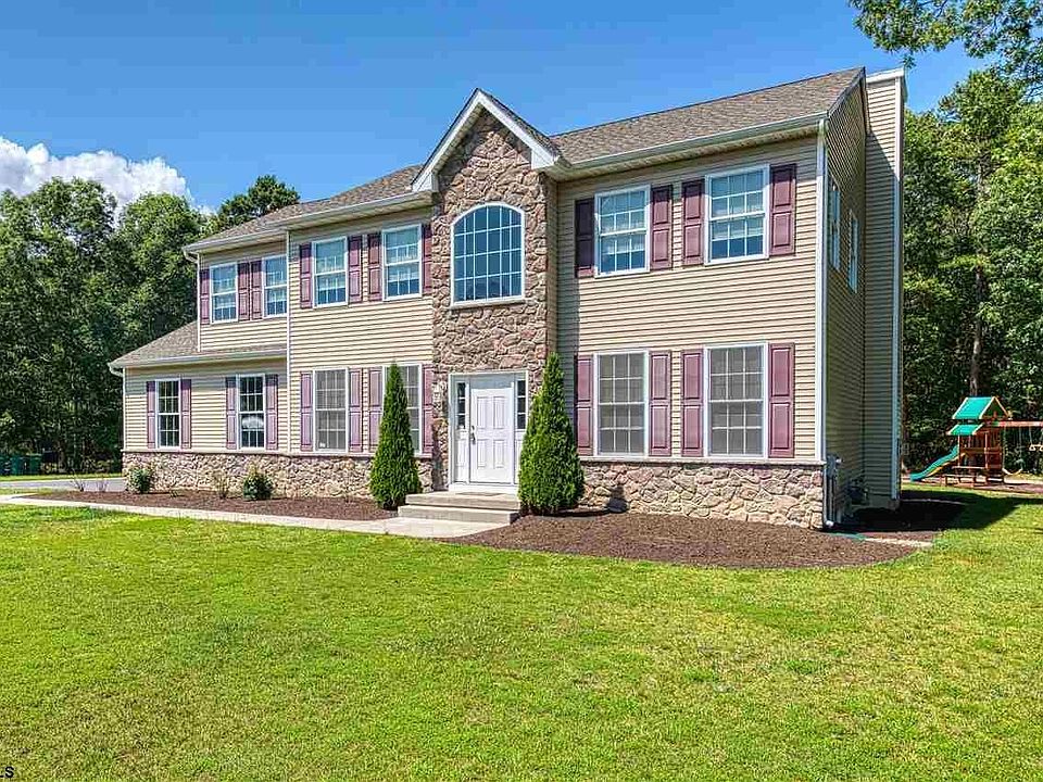 1st image of 803 Forest Park Dr