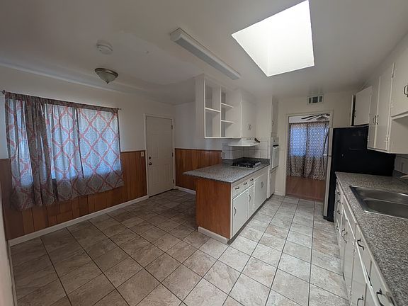 5th image of 4045 Greenacre Rd