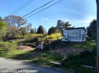 21 Causeway Rd, Tisbury, MA 02568