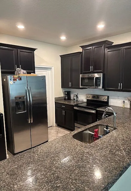 3 bed, 3.0 bath, 1729 sqft, $2,300 — Photo 3