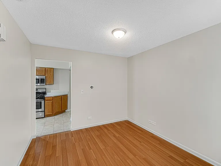 2588 Dickens Ct #2588 — Photo 4