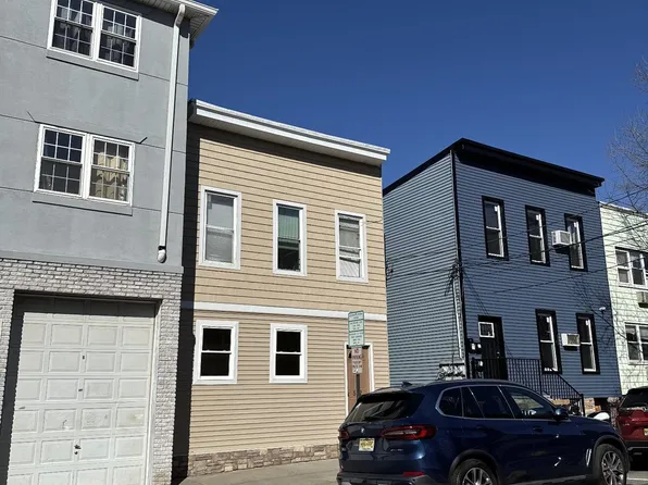 522 4th St, Union City, NJ 07087