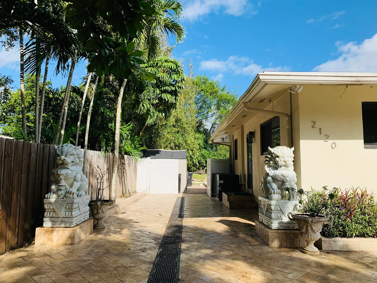 Studio, 1.0 bath, 4765 sqft, $1,700 — Photo 4