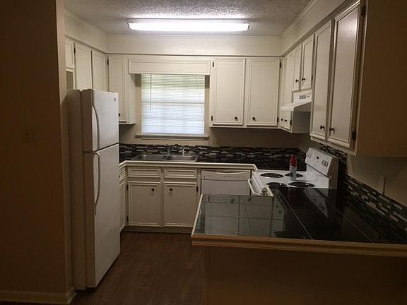 2nd image of 1515 Jennifer St