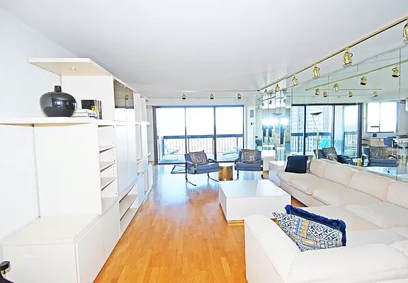 5th image of 27110 Grand Central Pkwy APT 27L