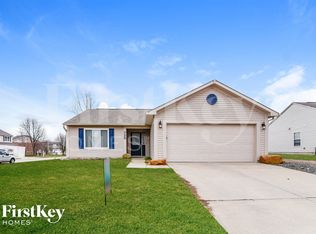 725 Woodway Ln, Bargersville, IN 46106