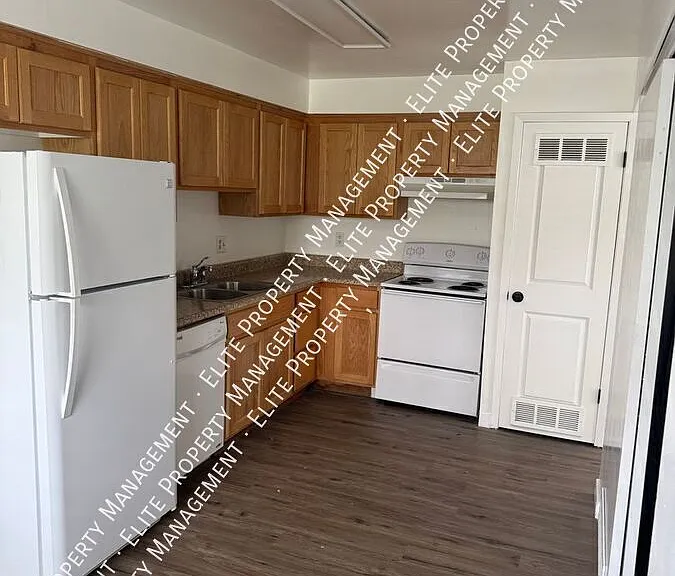 325 E 1000 N #4 — Photo 2