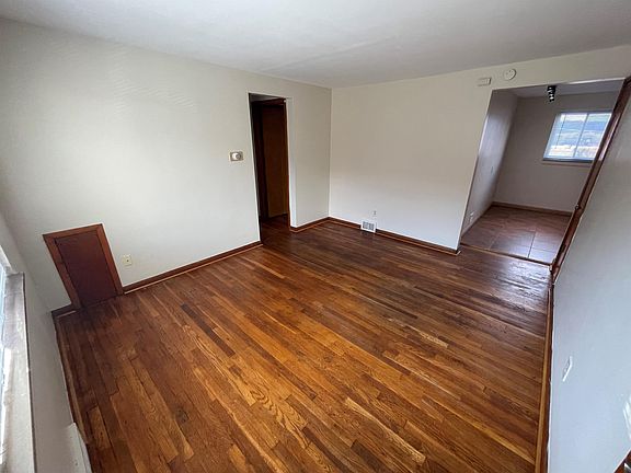 3rd image of 130 Lacrosse St APT E1